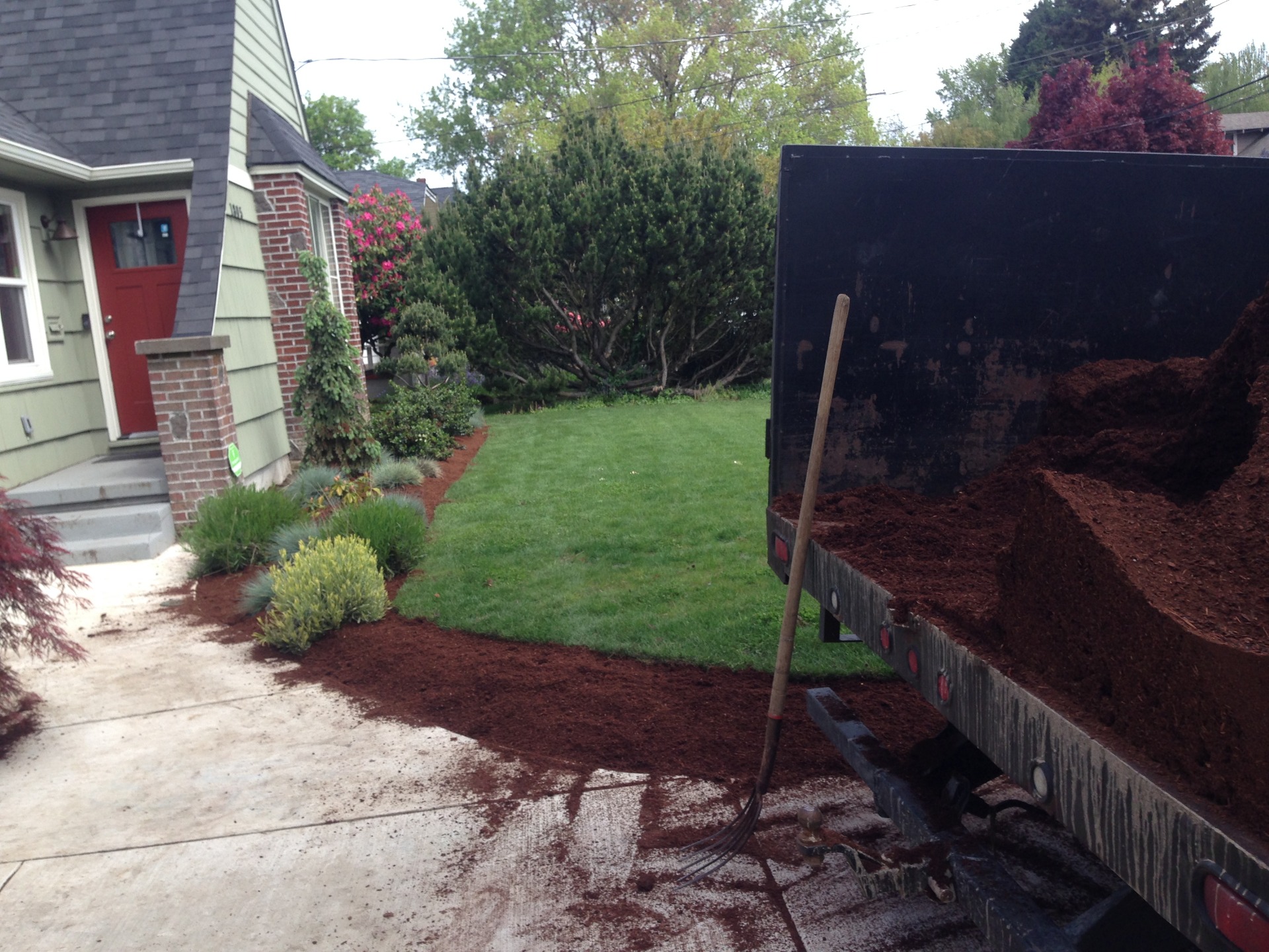 milwaukie-or bark dust Garden River Rocks and dedication for your house from My Green Pros